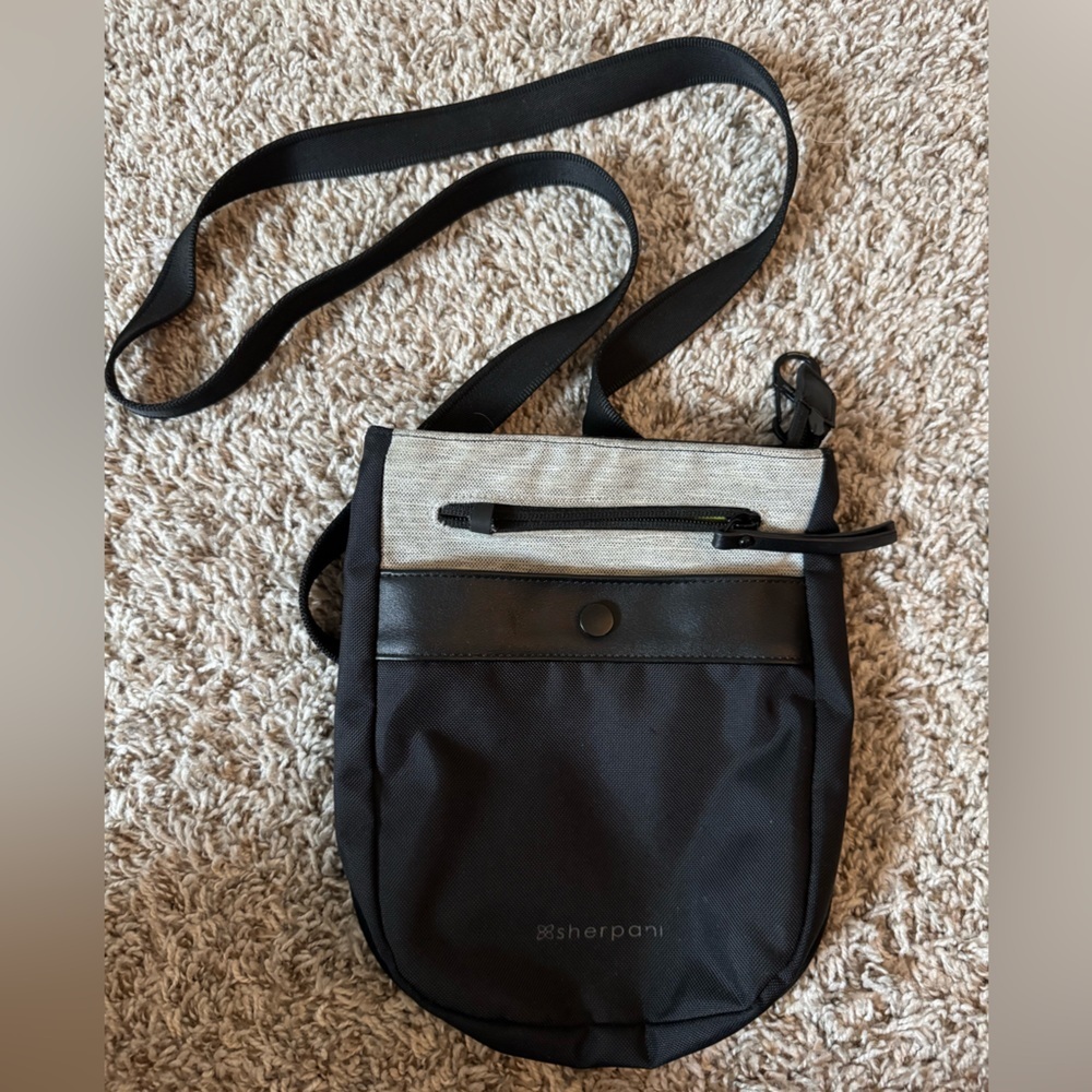 Sherpani Grey and Black Crossbody Travel Purse